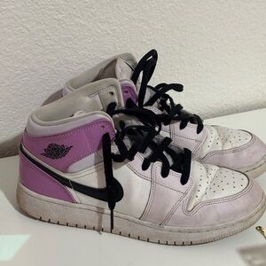 Nike Sneakers in Pink and White with High-Top Design and Black Accents